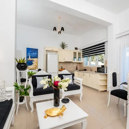 Queen Of Santorini Holiday home Karterados (Santorini)